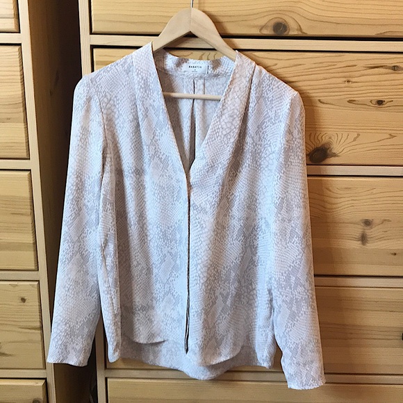 Babaton Aritzia Akira Blouse Matte Satin Snake Print Blouse Espace/Gray Size M - Picture 6 of 13